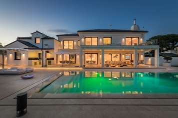 How to Plan a Family Reunion in a Luxury Villa main image
